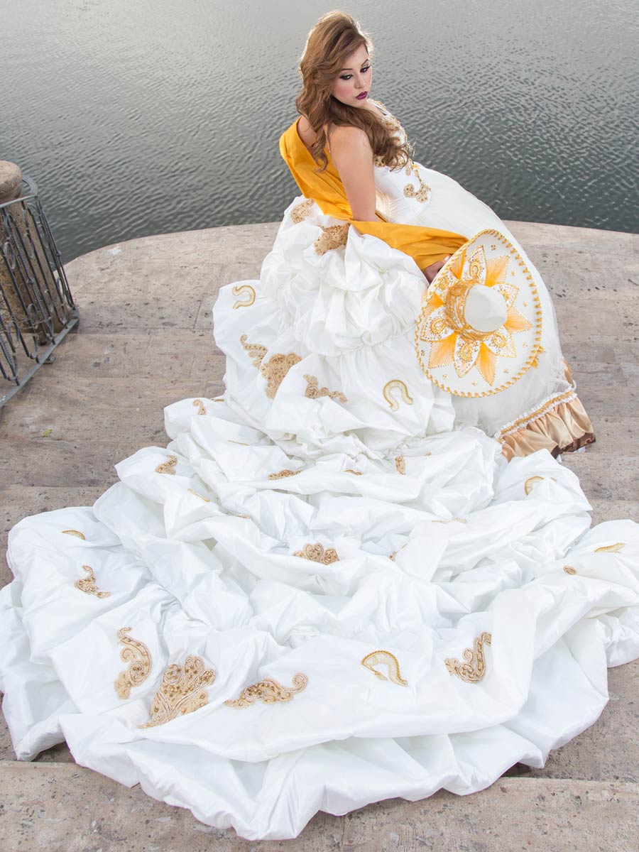 Vestido De Quinceañera Joanini Ch-010 100% Poliéster Beige/Dorado 600014